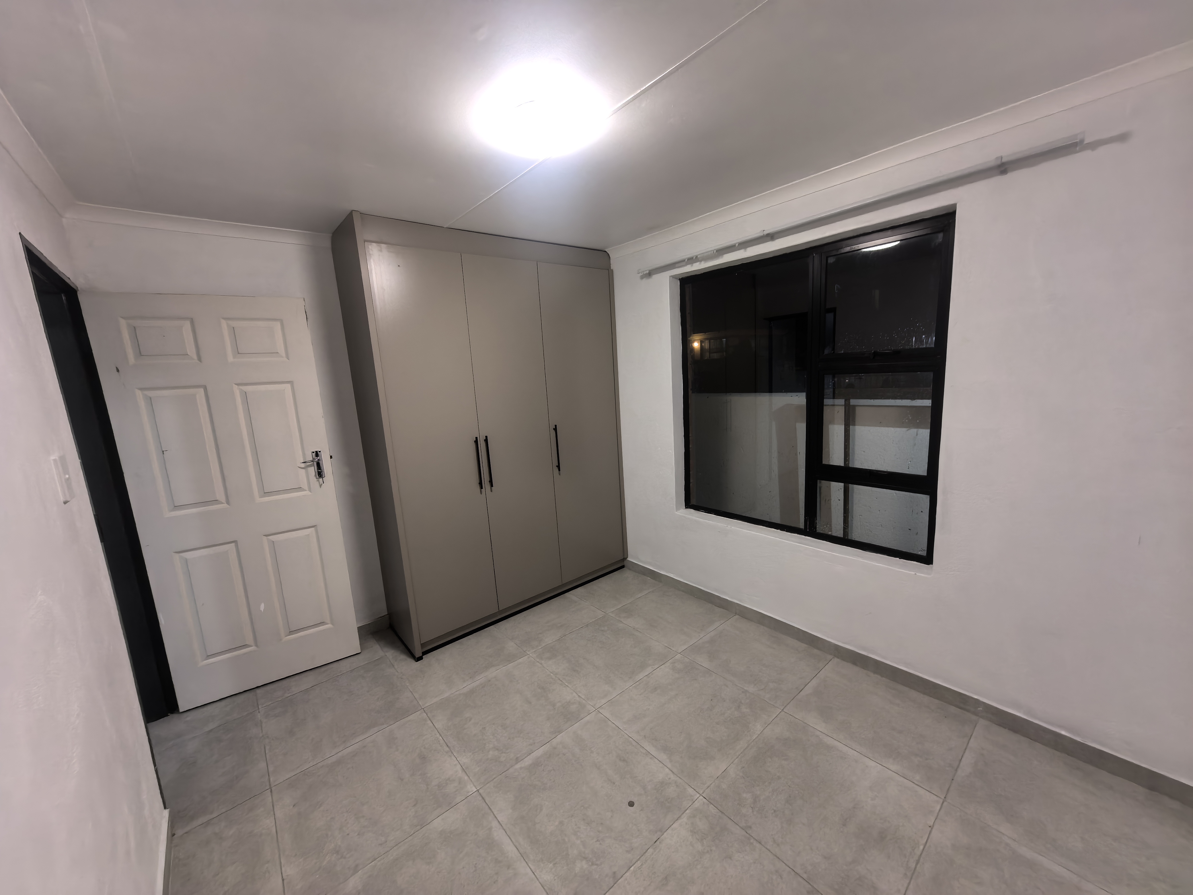 Room image 4
